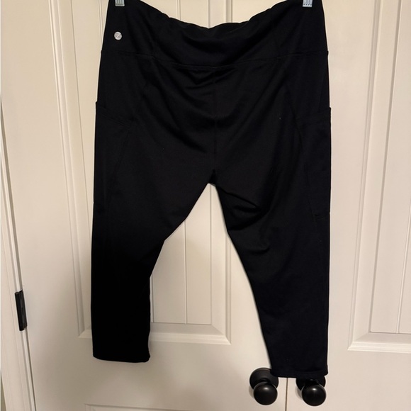 Z by Zella  Perform High Waist Pocket Crop Leggings- XL EUC - Picture 7 of 8